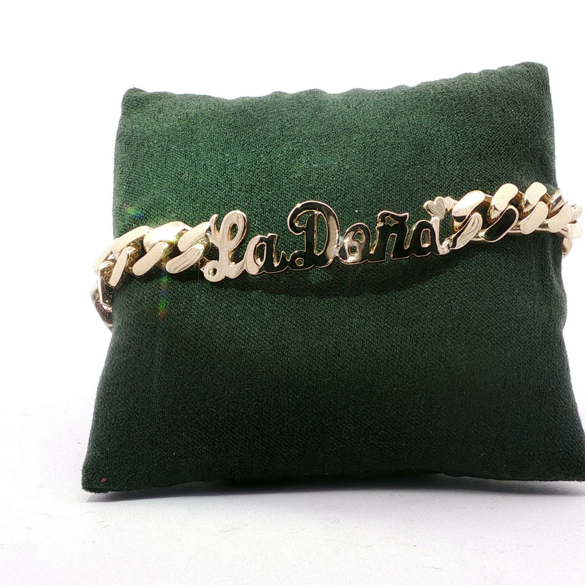 Custom Nameplate Curb Chain Bracelet in Yellow Gold