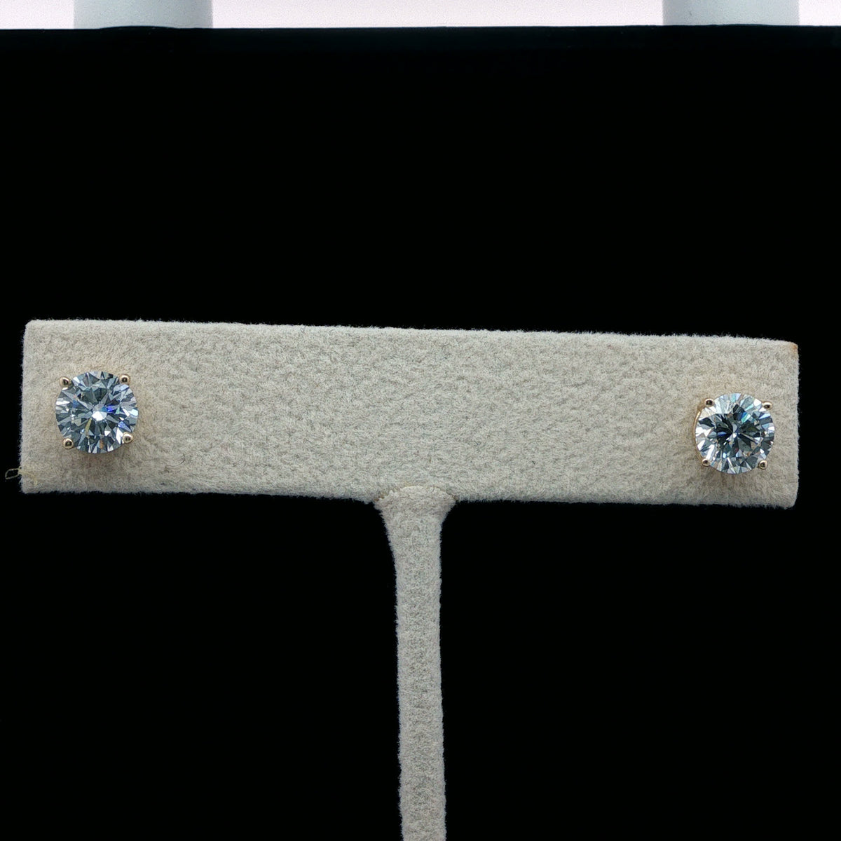 Round Diamond Four-Prong Stud Earrings in Yellow Gold