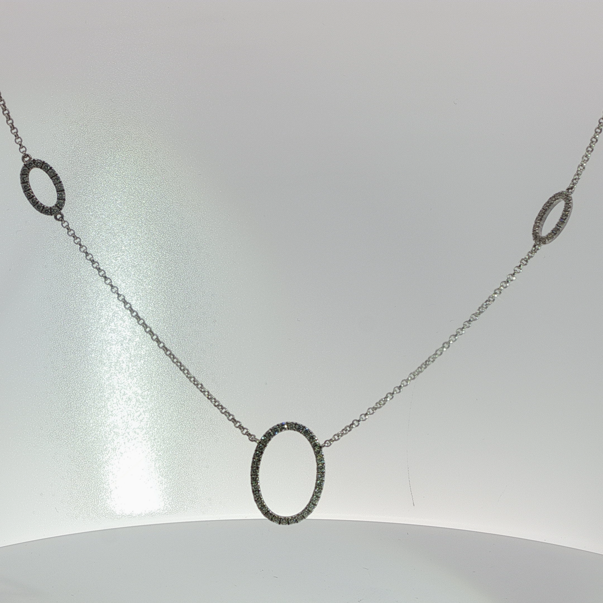 White Gold Chain Necklace with Round Brilliant Diamonds