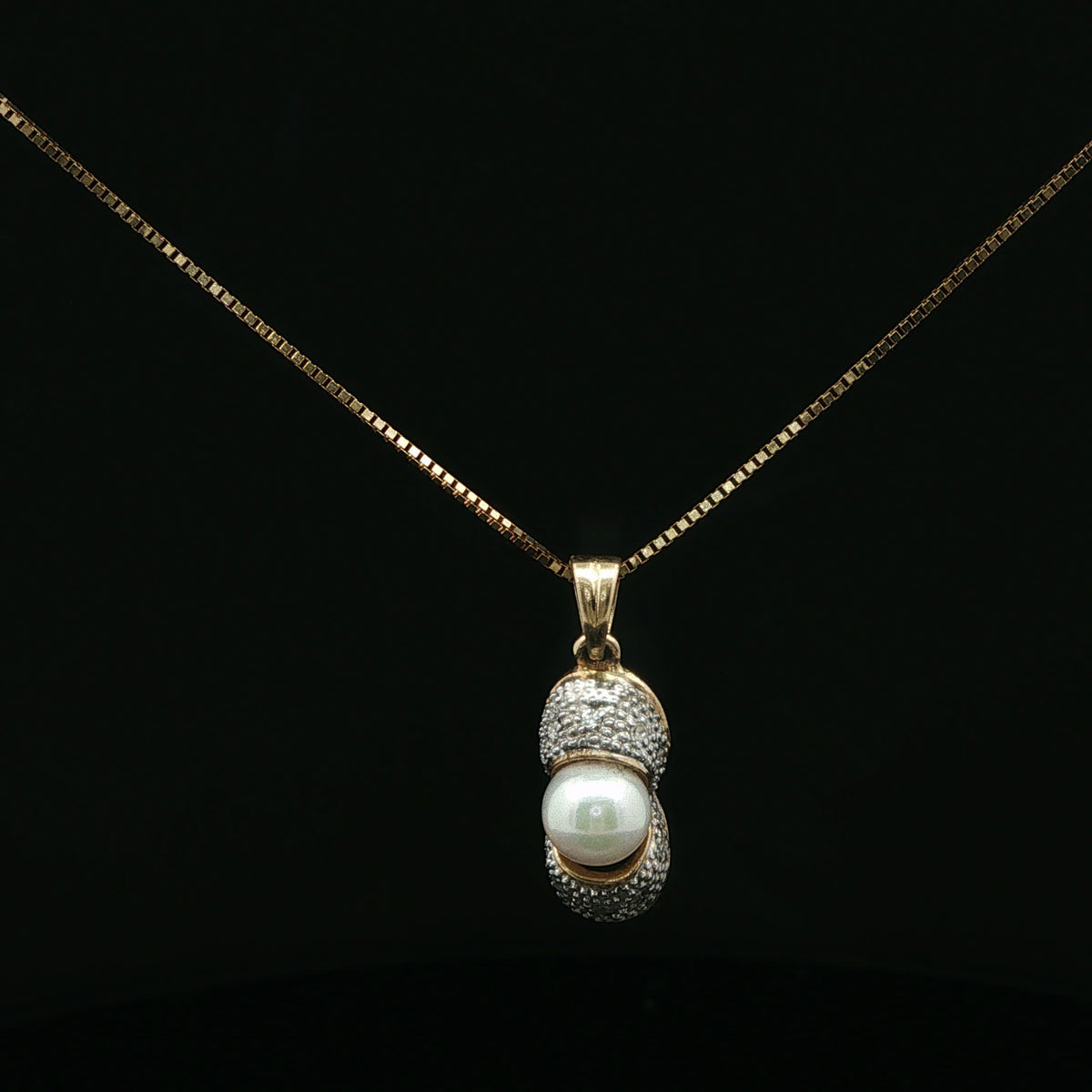 Whimsical Peanut Shell Pearl Pendant in Yellow Gold