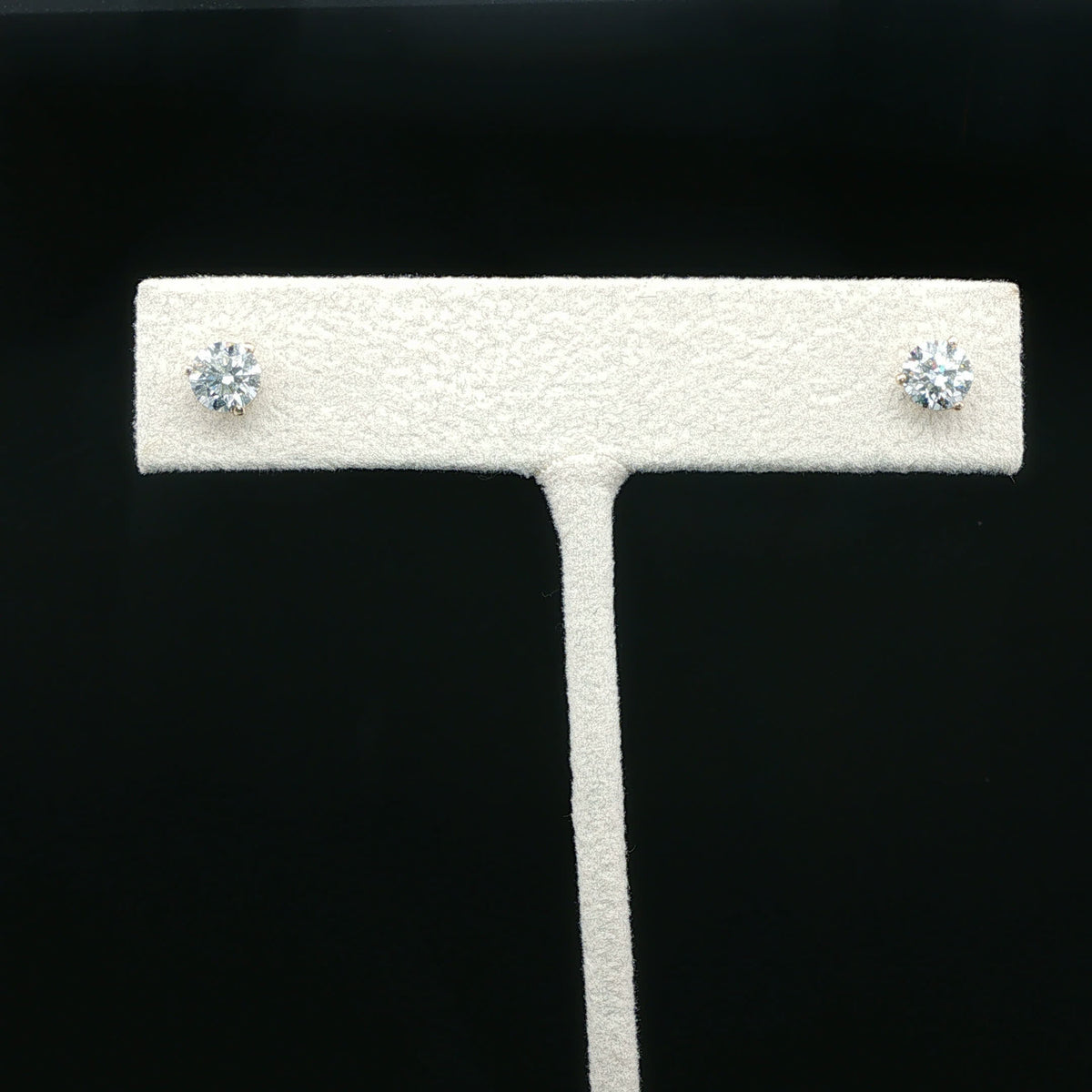 Round Cut Diamond Stud Earrings in White Gold