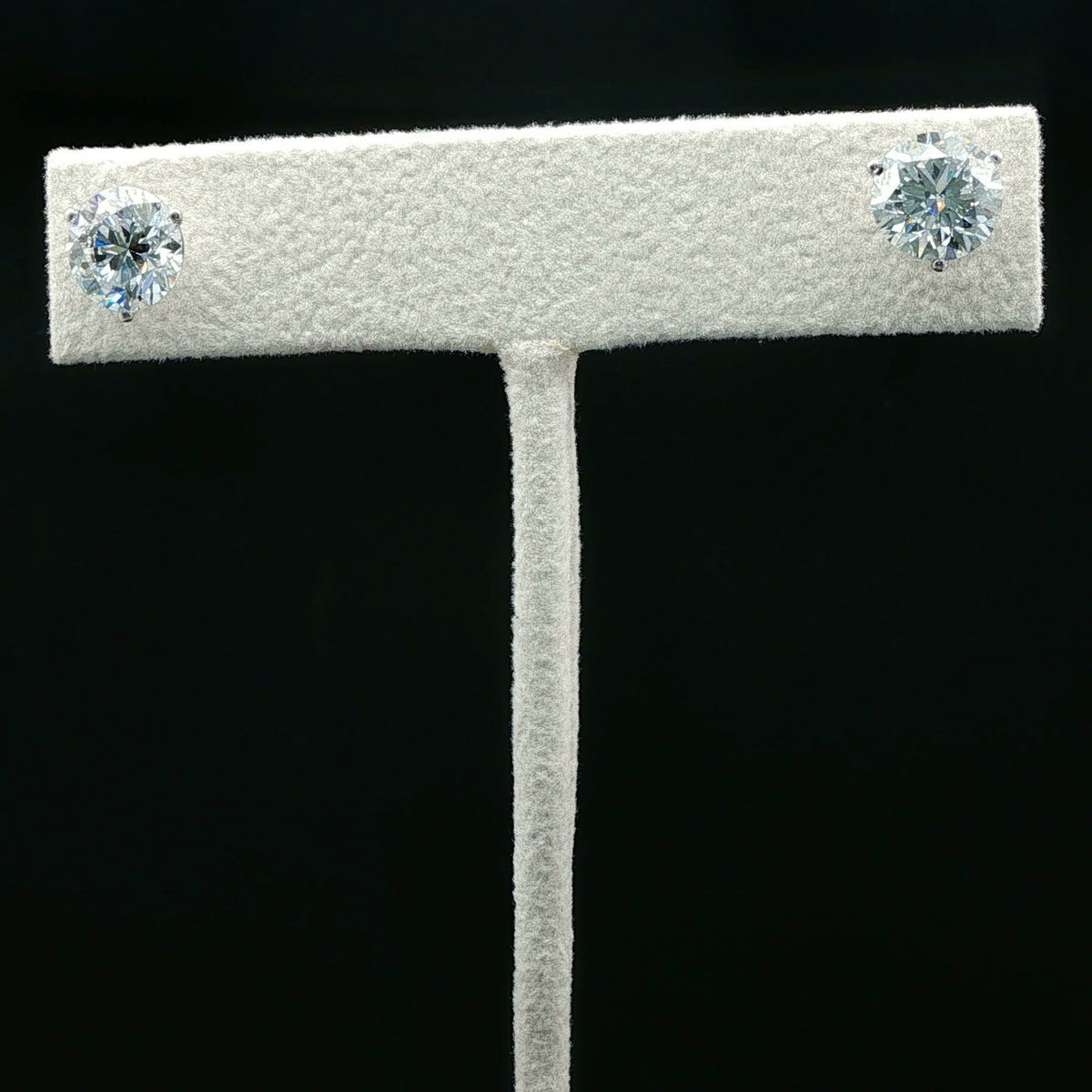Classic Round Diamond Stud Earrings in White Gold