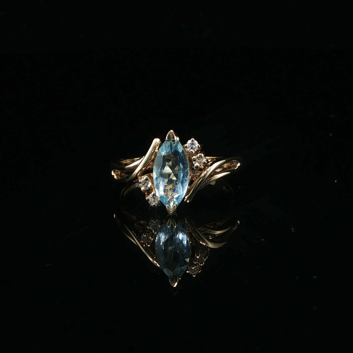 Aquamarine Cocktail Ring in Yellow Gold
