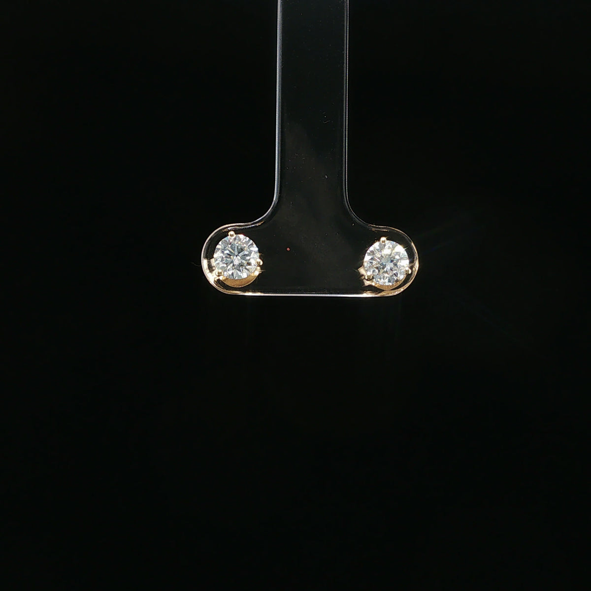 Classic Diamond Stud Earrings in Yellow Gold